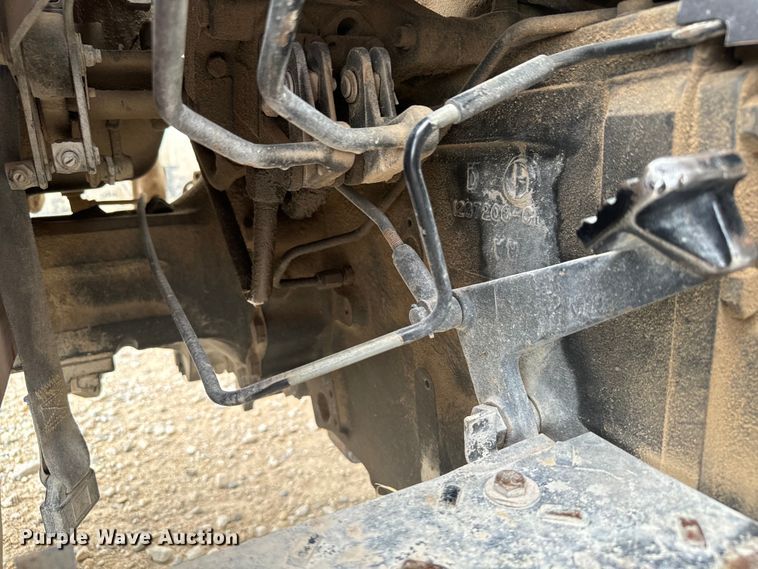 image for item DV2761 Case IH 385 tractor