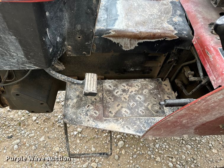 image for item DV2761 Case IH 385 tractor