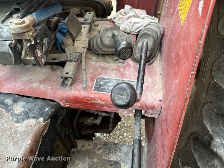 image for item DV2761 Case IH 385 tractor