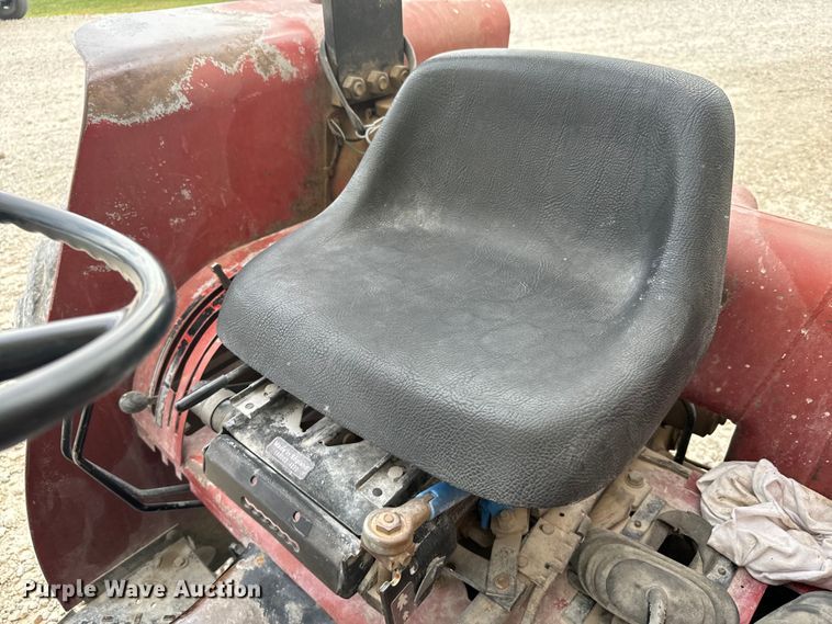 image for item DV2761 Case IH 385 tractor