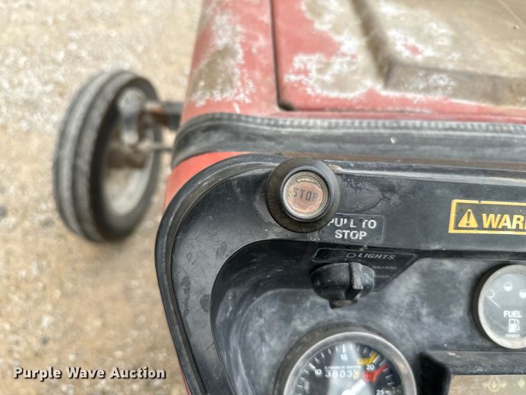 image for item DV2761 Case IH 385 tractor