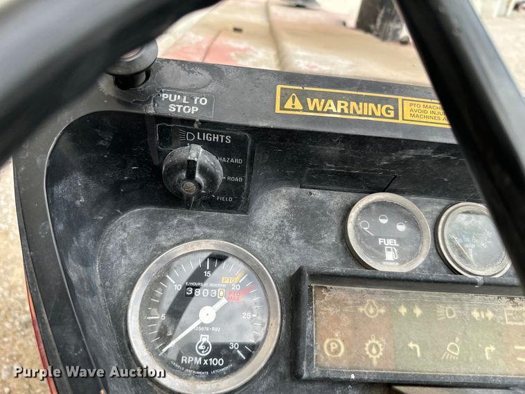 image for item DV2761 Case IH 385 tractor