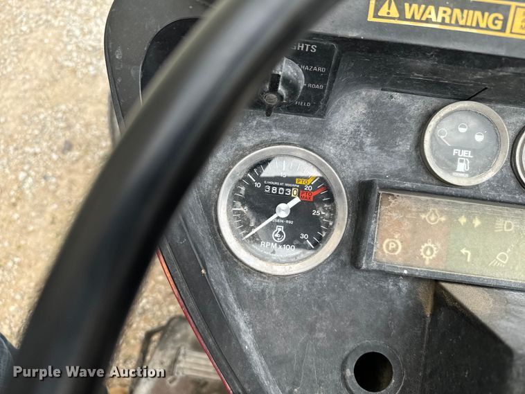 image for item DV2761 Case IH 385 tractor