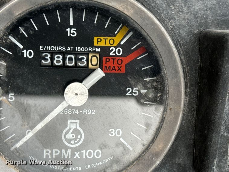 image for item DV2761 Case IH 385 tractor