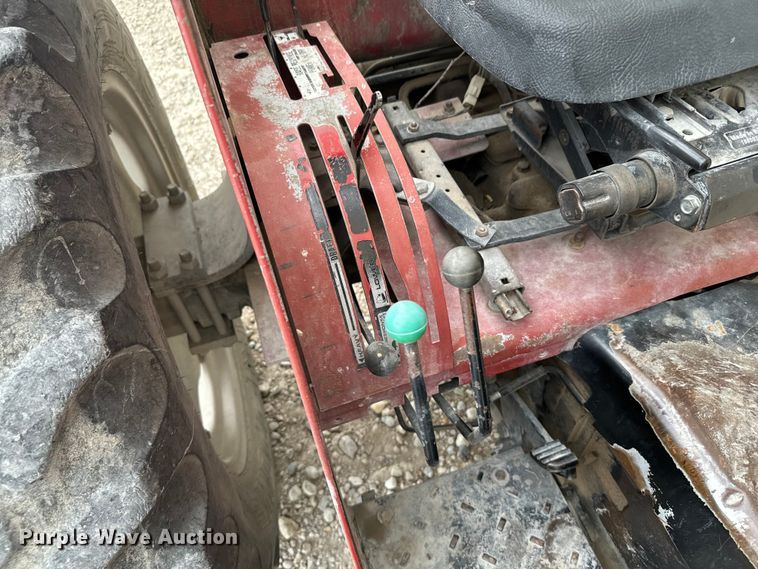 image for item DV2761 Case IH 385 tractor