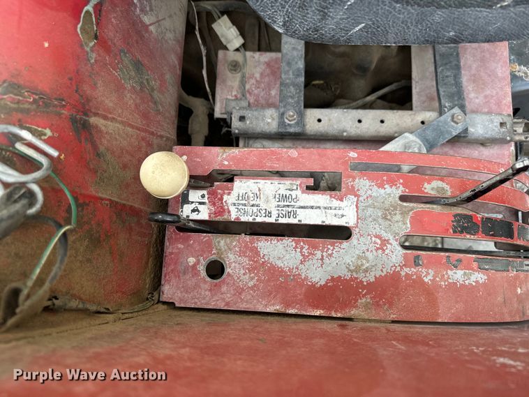 image for item DV2761 Case IH 385 tractor