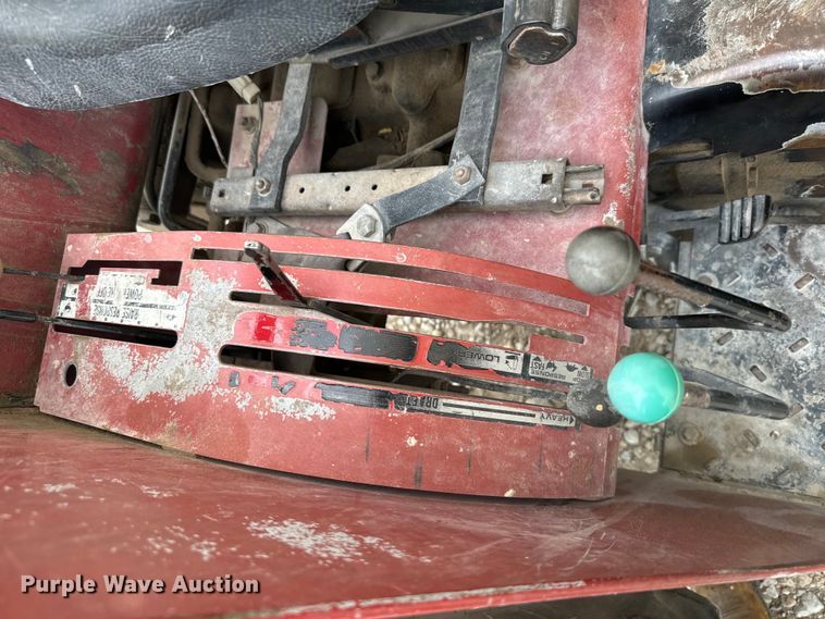 image for item DV2761 Case IH 385 tractor