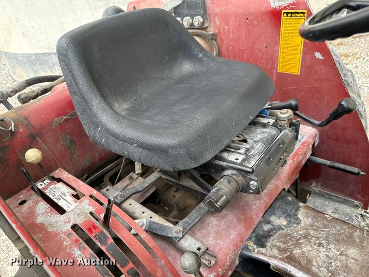 image for item DV2761 Case IH 385 tractor