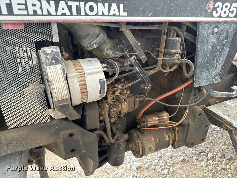 image for item DV2761 Case IH 385 tractor