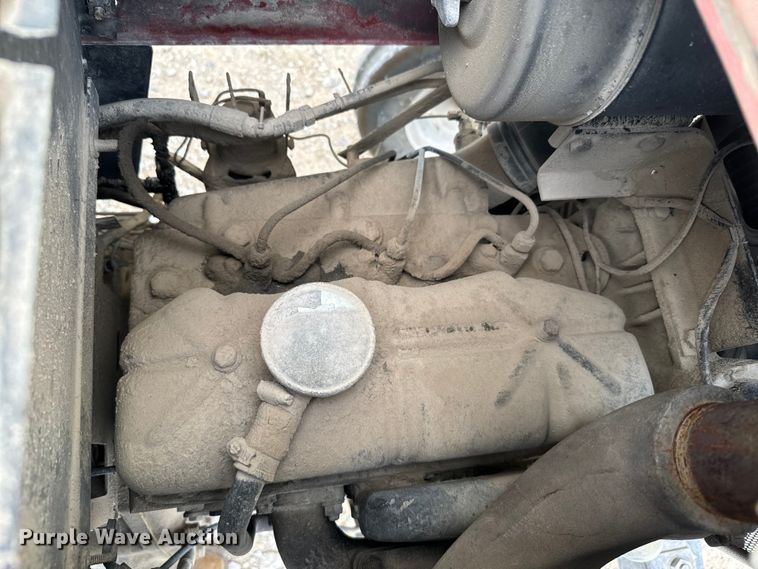 image for item DV2761 Case IH 385 tractor