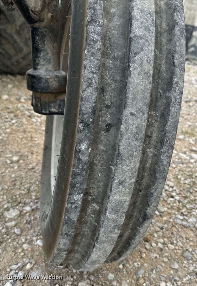 image for item DV2761 Case IH 385 tractor