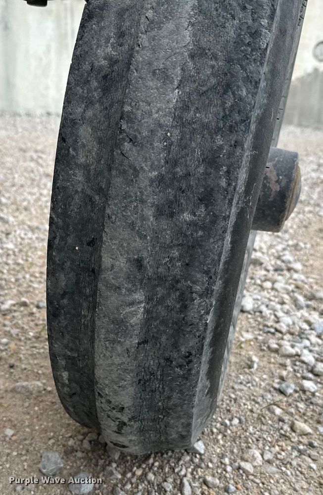 image for item DV2761 Case IH 385 tractor