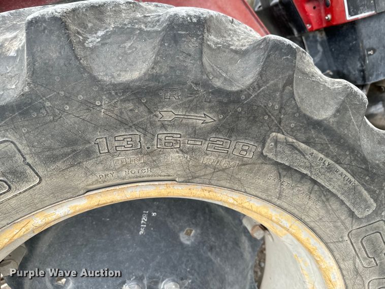 image for item DV2761 Case IH 385 tractor