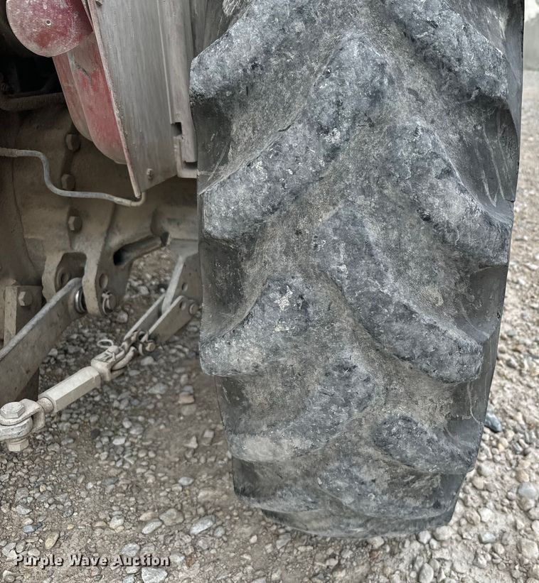 image for item DV2761 Case IH 385 tractor