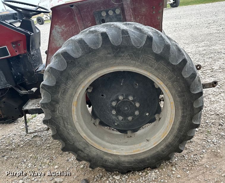 image for item DV2761 Case IH 385 tractor