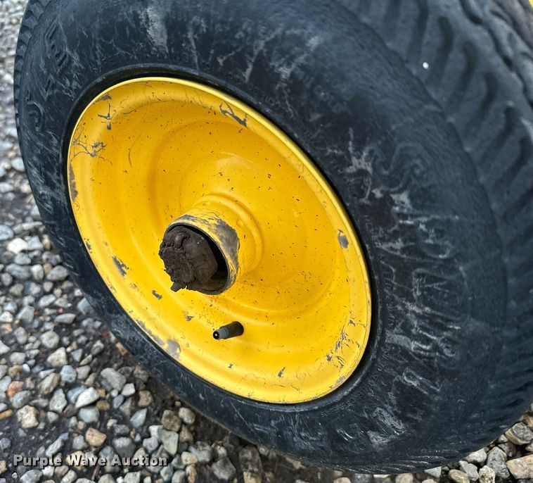 image for item DV2762 2015 New Holland RB560 round baler