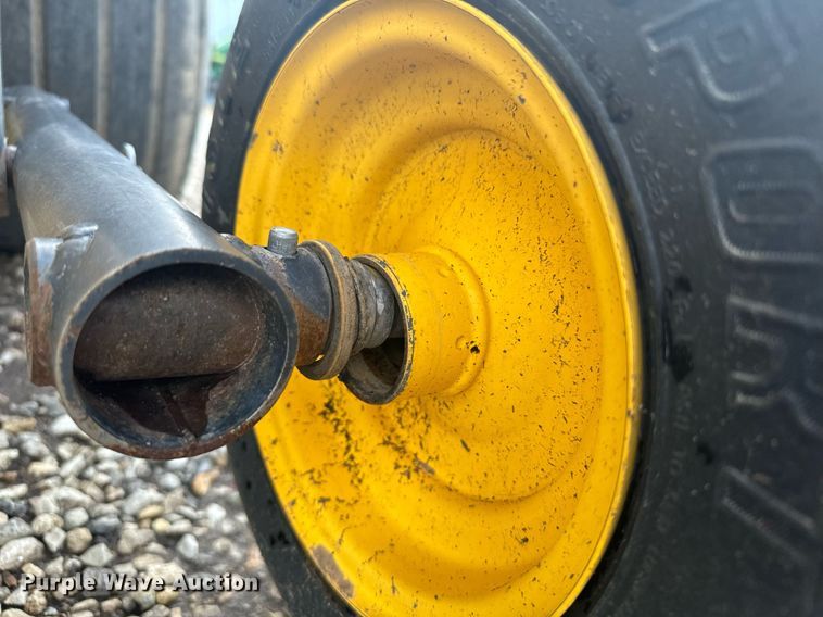 image for item DV2762 2015 New Holland RB560 round baler