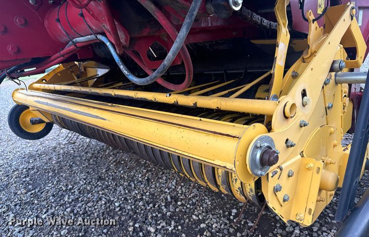 image for item DV2762 2015 New Holland RB560 round baler