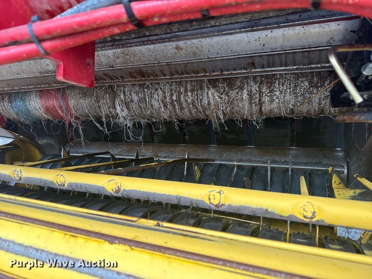 image for item DV2762 2015 New Holland RB560 round baler