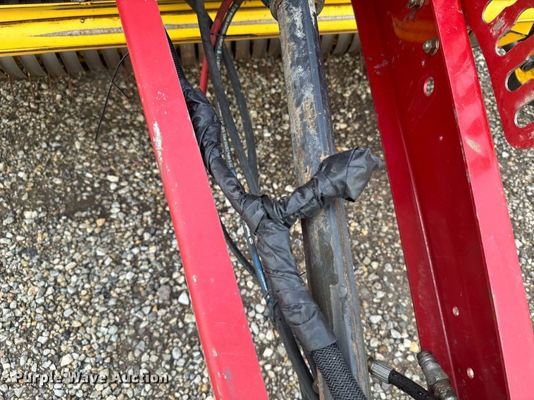 image for item DV2762 2015 New Holland RB560 round baler