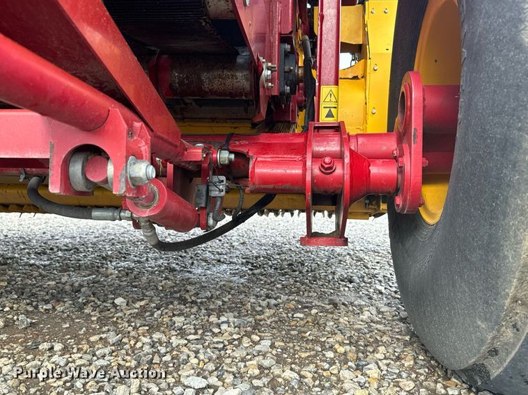 image for item DV2762 2015 New Holland RB560 round baler