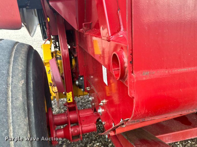 image for item DV2762 2015 New Holland RB560 round baler