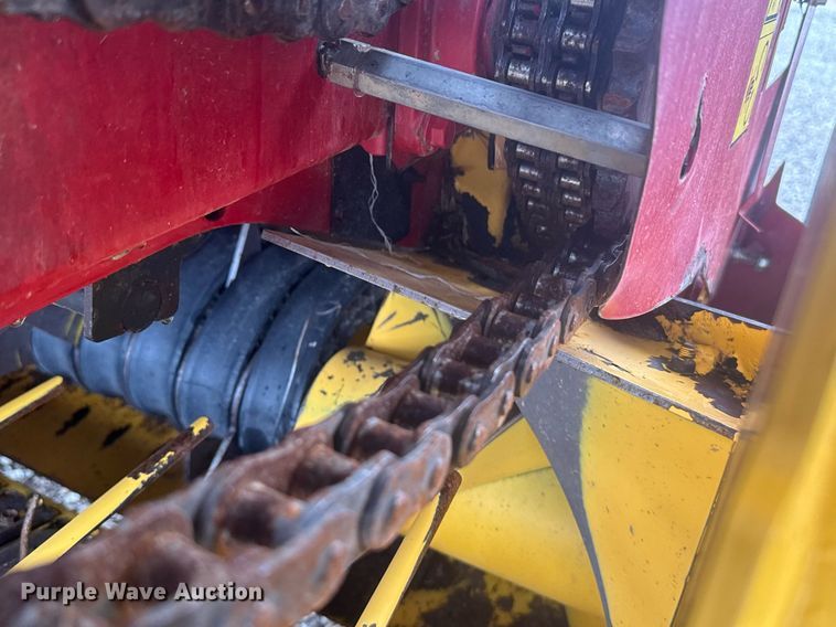 image for item DV2762 2015 New Holland RB560 round baler