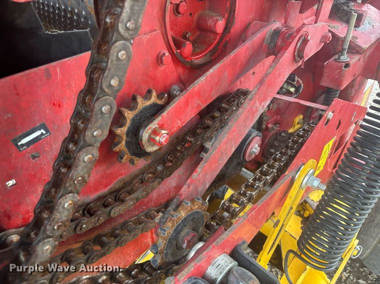 image for item DV2762 2015 New Holland RB560 round baler