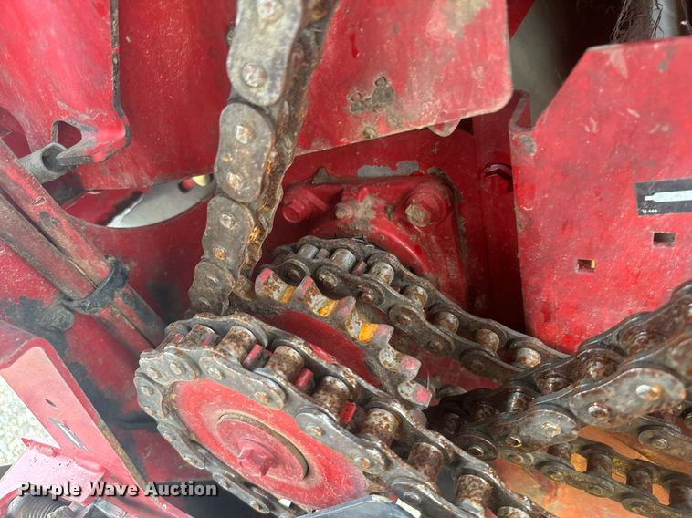 image for item DV2762 2015 New Holland RB560 round baler