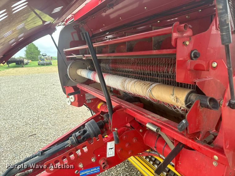 image for item DV2762 2015 New Holland RB560 round baler