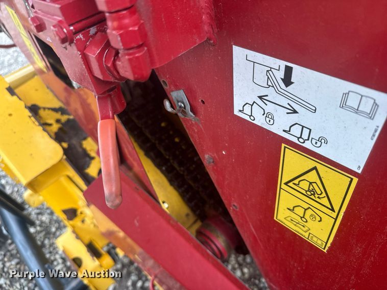 image for item DV2762 2015 New Holland RB560 round baler