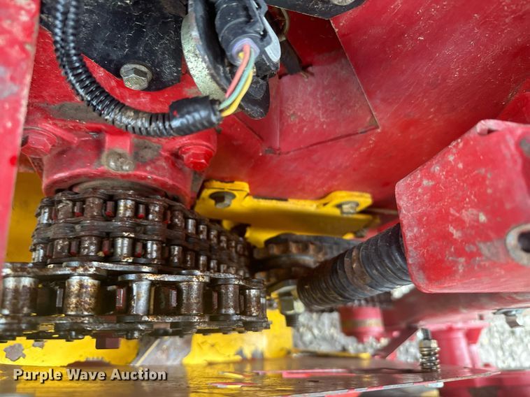 image for item DV2762 2015 New Holland RB560 round baler