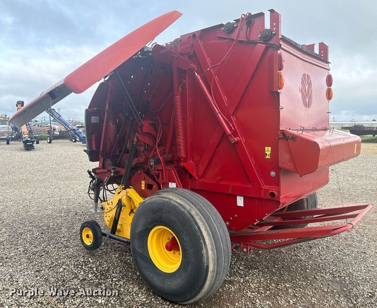 image for item DV2762 2015 New Holland RB560 round baler