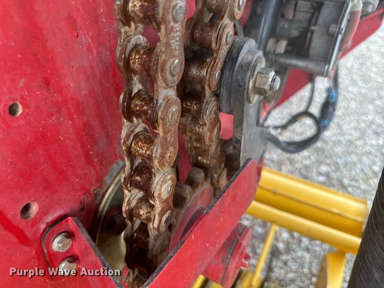 image for item DV2762 2015 New Holland RB560 round baler