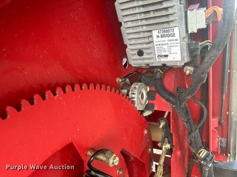 image for item DV2762 2015 New Holland RB560 round baler