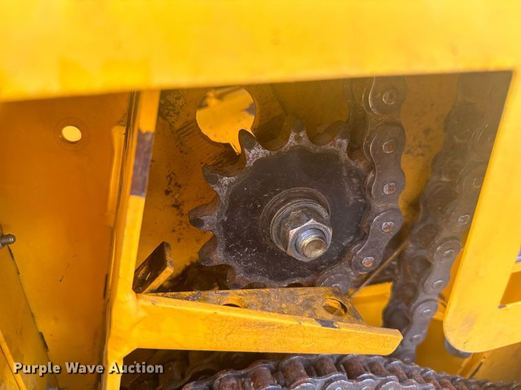 image for item DV2762 2015 New Holland RB560 round baler