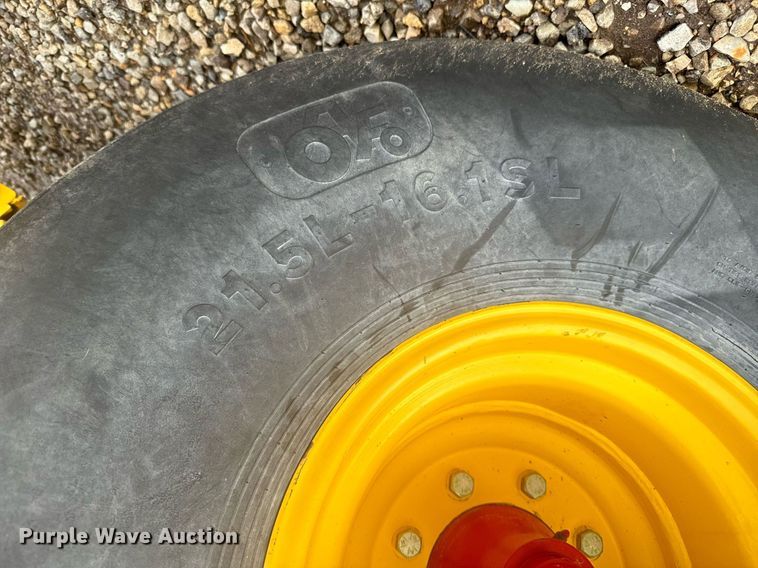 image for item DV2762 2015 New Holland RB560 round baler