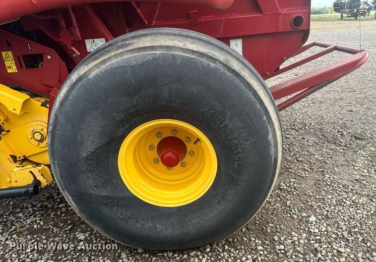 image for item DV2762 2015 New Holland RB560 round baler