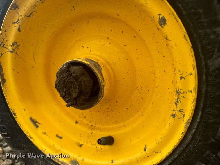 image for item DV2762 2015 New Holland RB560 round baler