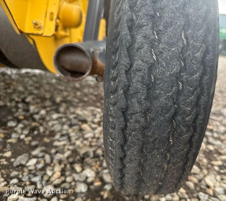 image for item DV2762 2015 New Holland RB560 round baler