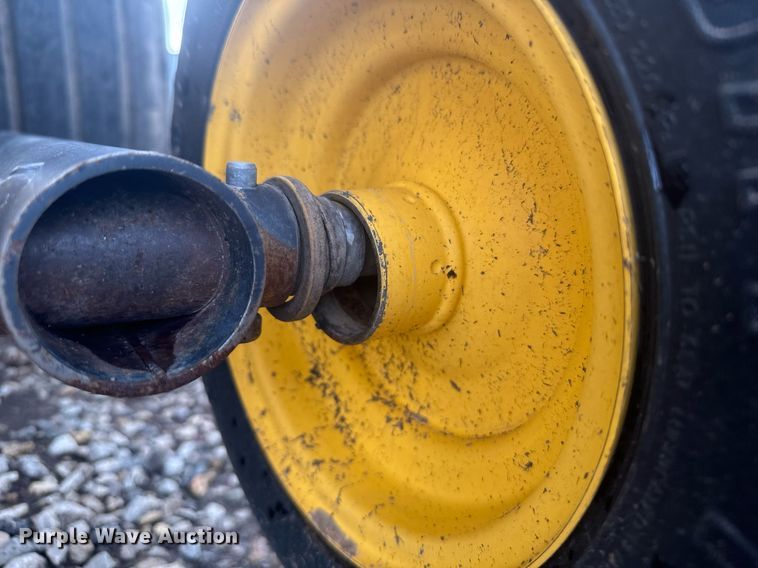 image for item DV2762 2015 New Holland RB560 round baler