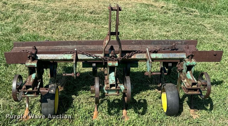 image for item DX1164 John Deere ER019 field cultivator