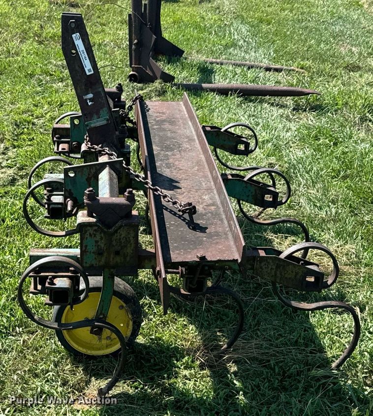 image for item DX1164 John Deere ER019 field cultivator
