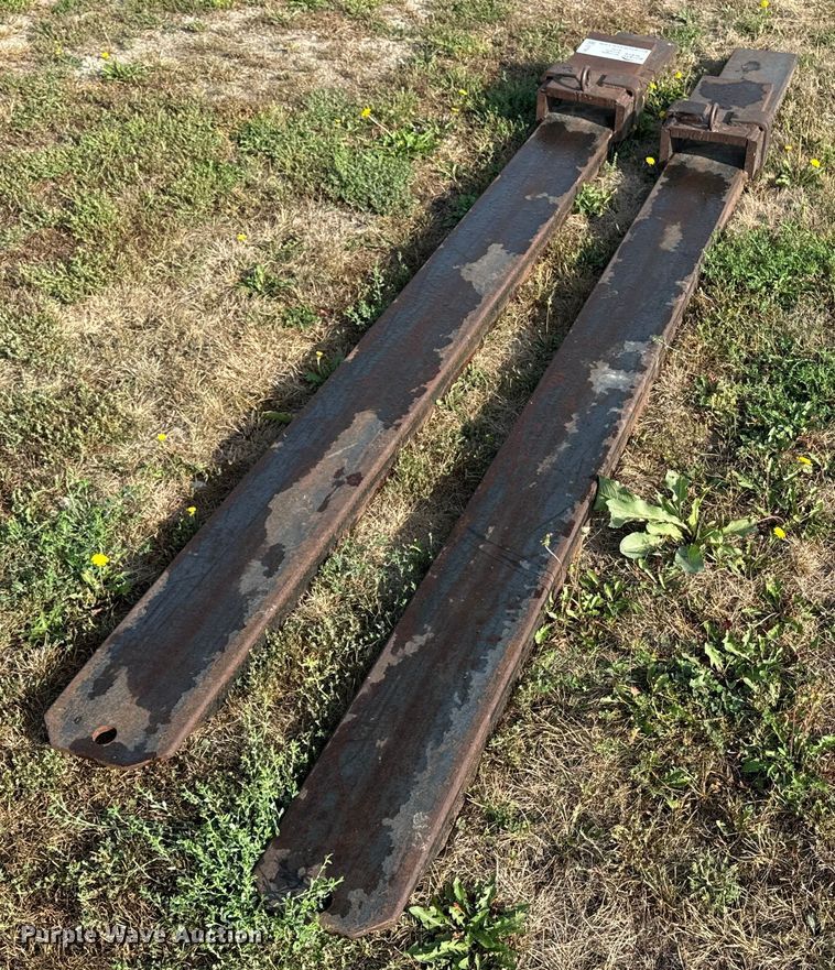 image for item EE7645 Wheel loader forks