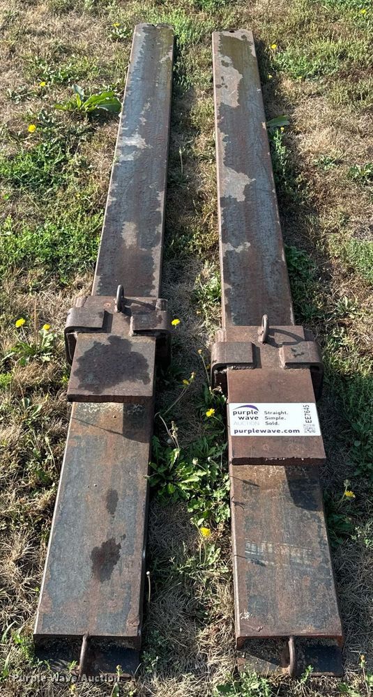 image for item EE7645 Wheel loader forks