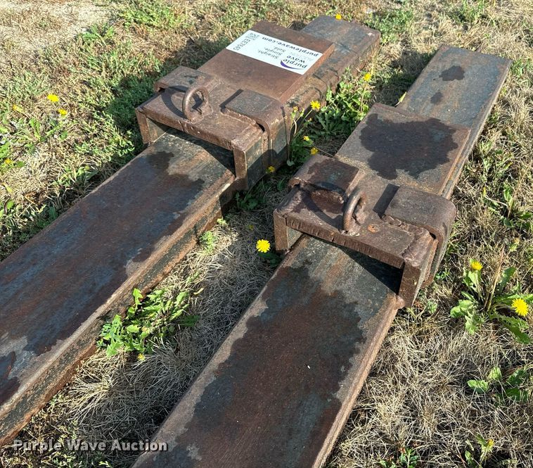 image for item EE7645 Wheel loader forks