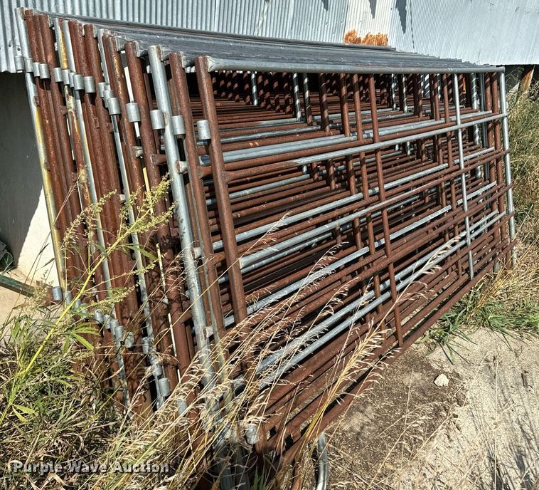 image for item EE7649 (22) 10' L fence panels