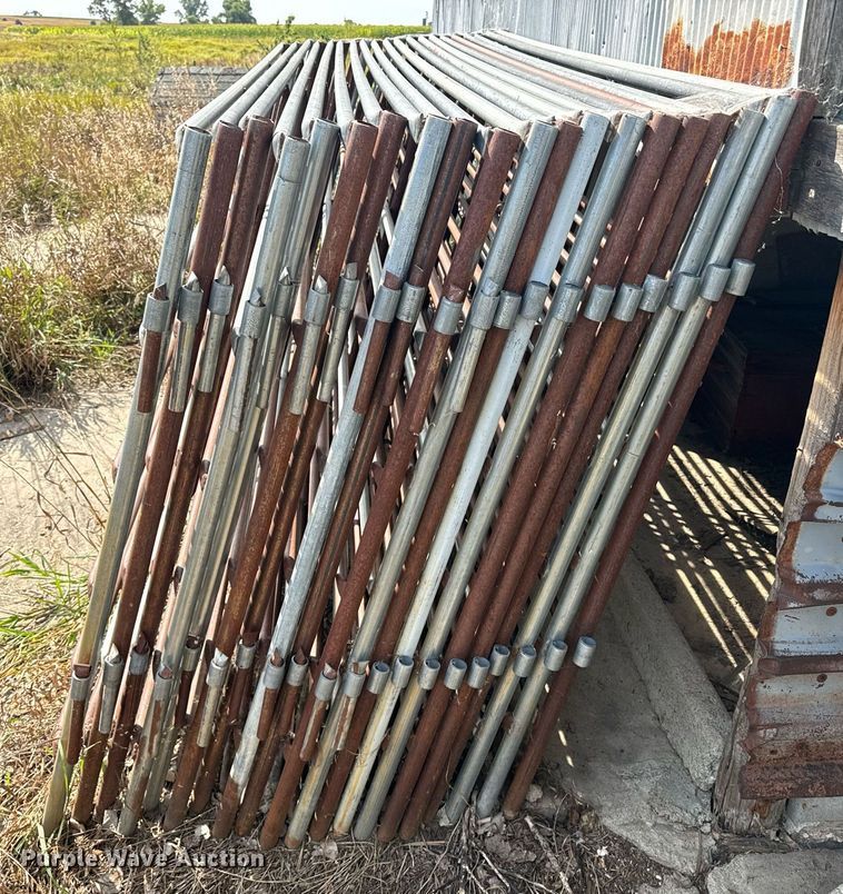 image for item EE7649 (22) 10' L fence panels