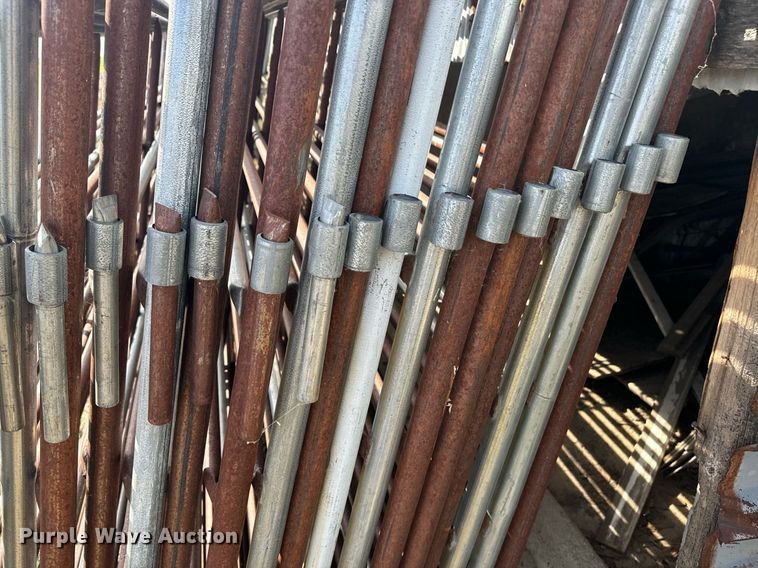 image for item EE7649 (22) 10' L fence panels