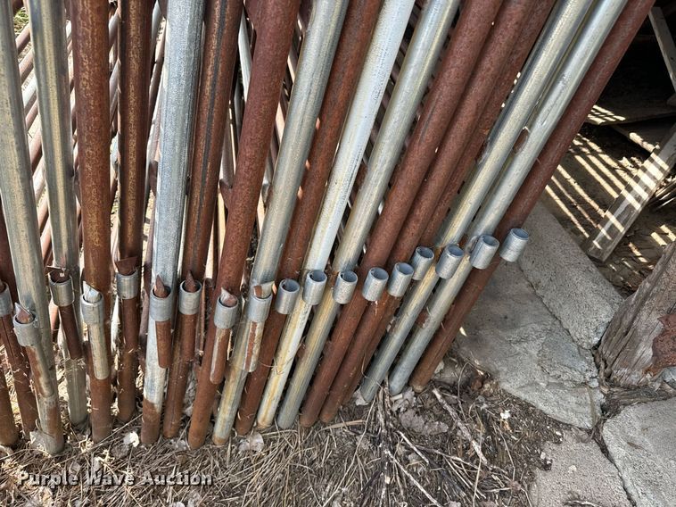 image for item EE7649 (22) 10' L fence panels